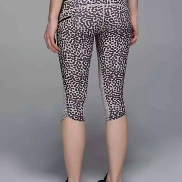 NEW LULULEMON Top Speed Crop Dottie Dash Grain Black Ace Spot size 2 - Picture 2 of 11